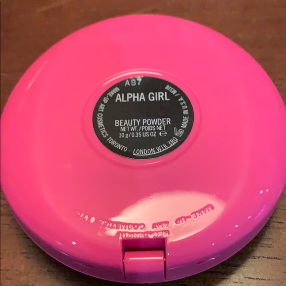 💖💖💖MAC HTF ALPHA GIRL BEAUTY POWDER NIB💖💖💖 - Picture 5 of 5